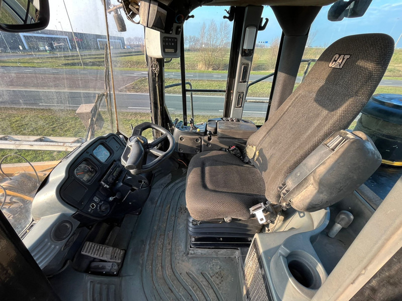 Încărcător frontal pe pneuri Caterpillar 980H: Foto 13 Încărcător frontal pe pneuri Caterpillar 980H: Foto 13