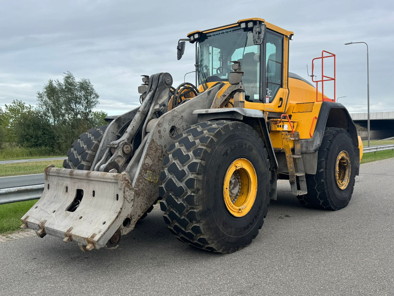 Volvo L220H - Încărcător frontal pe pneuri: Foto 2 Volvo L220H - Încărcător frontal pe pneuri: Foto 2