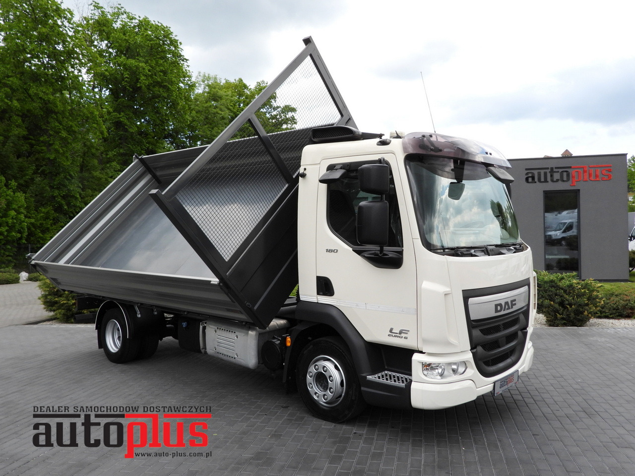 DAF LF 180 THREE-WAY TIPPER CRUISE CONTROL LED LIGHTS AUTOMATIC TRANSMISSION TWIN WHEELS AIR CONDITIONING 180HP - Camion basculantă: Foto 1 DAF LF 180 THREE-WAY TIPPER CRUISE CONTROL LED LIGHTS AUTOMATIC TRANSMISSION TWIN WHEELS AIR CONDITIONING 180HP - Camion basculantă: Foto 1