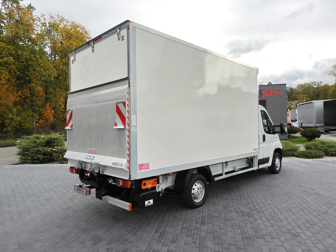 FIAT DUCATO BOX LIFT 8 PALLETS CRUISE CONTROL NAVIGATION AIR CONDITIONING LED LIGHTS 130HP - Autoutilitară box: Foto 3 FIAT DUCATO BOX LIFT 8 PALLETS CRUISE CONTROL NAVIGATION AIR CONDITIONING LED LIGHTS 130HP - Autoutilitară box: Foto 3