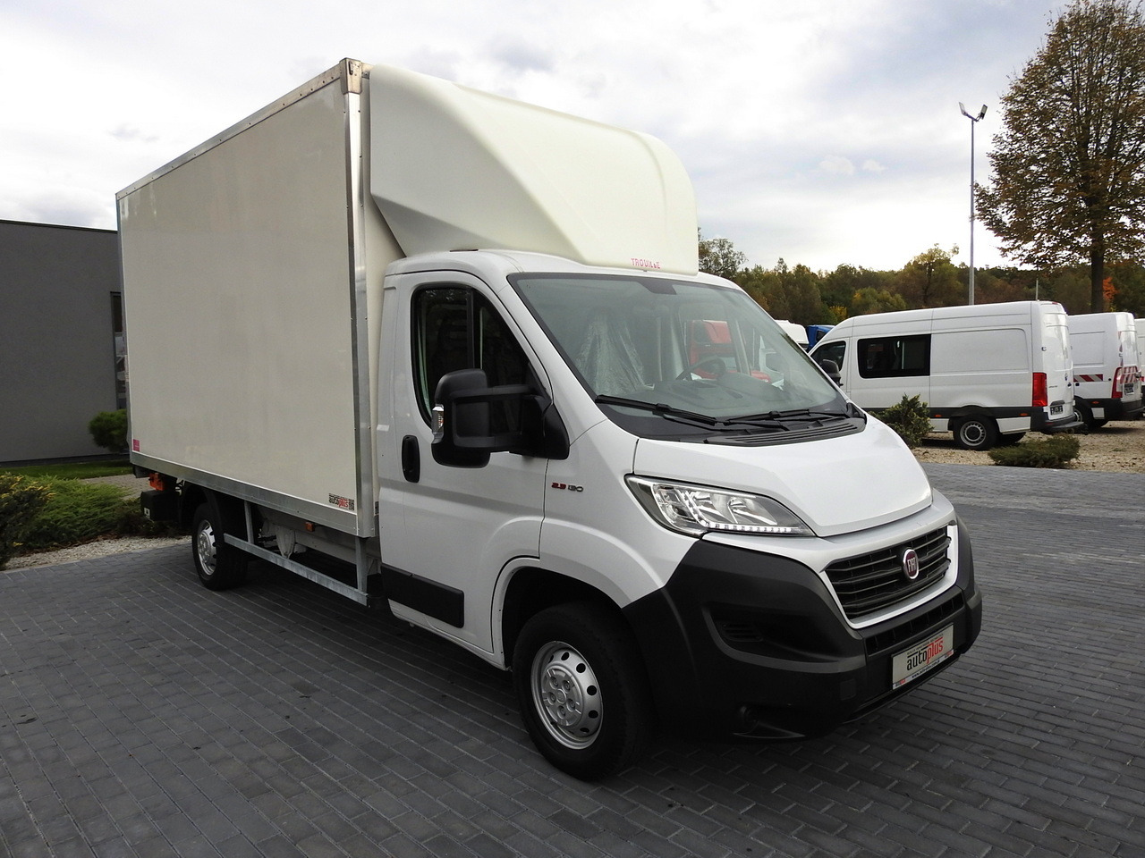 FIAT DUCATO BOX LIFT 8 PALLETS CRUISE CONTROL NAVIGATION AIR CONDITIONING LED LIGHTS 130HP - Autoutilitară box: Foto 4 FIAT DUCATO BOX LIFT 8 PALLETS CRUISE CONTROL NAVIGATION AIR CONDITIONING LED LIGHTS 130HP - Autoutilitară box: Foto 4