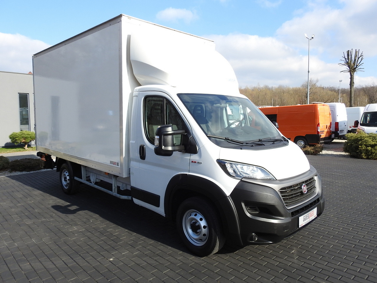 FIAT DUCATO BOX LIFT 8 PALLETS CRUISE CONTROL NAVIGATION LED LIGHTS AIR CONDITIONING 130HP - Autoutilitară box: Foto 4 FIAT DUCATO BOX LIFT 8 PALLETS CRUISE CONTROL NAVIGATION LED LIGHTS AIR CONDITIONING 130HP - Autoutilitară box: Foto 4