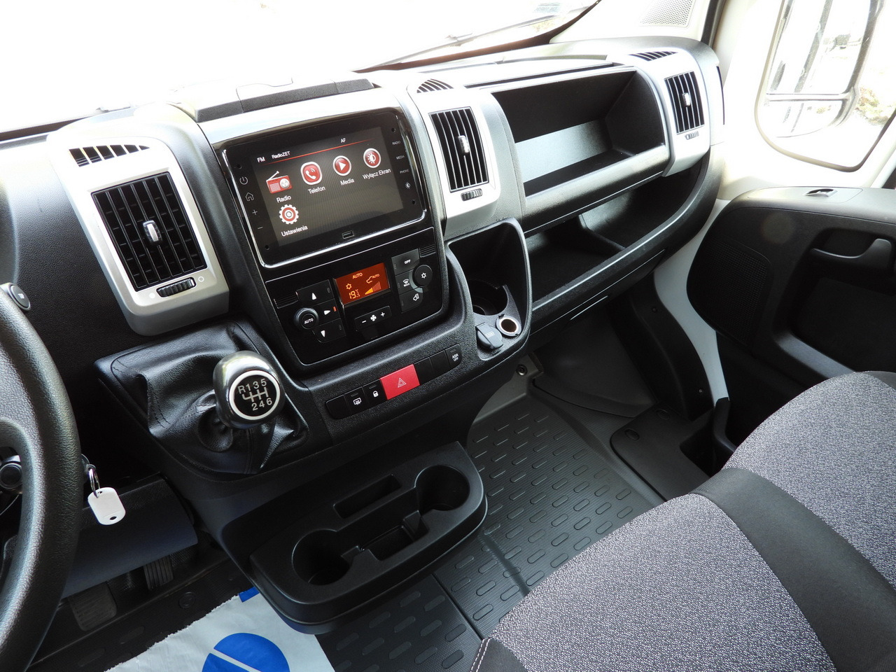 Autoutilitară cu prelată FIAT DUCATO TARPAULIN 10 PALLETS WEBASTO CRUISE CONTROL AIR CONDITIONING LED LIGHTS PNEUMATICS 160HP: Foto 37 Autoutilitară cu prelată FIAT DUCATO TARPAULIN 10 PALLETS WEBASTO CRUISE CONTROL AIR CONDITIONING LED LIGHTS PNEUMATICS 160HP: Foto 37