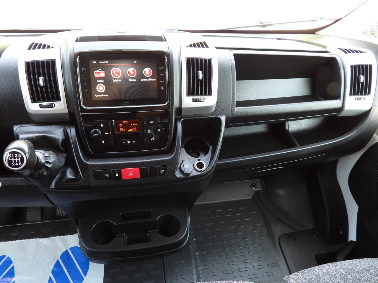 Autoutilitară cu prelată FIAT DUCATO TARPAULIN 10 PALLETS WEBASTO CRUISE CONTROL AIR CONDITIONING LED LIGHTS PNEUMATICS 160HP: Foto 38 Autoutilitară cu prelată FIAT DUCATO TARPAULIN 10 PALLETS WEBASTO CRUISE CONTROL AIR CONDITIONING LED LIGHTS PNEUMATICS 160HP: Foto 38