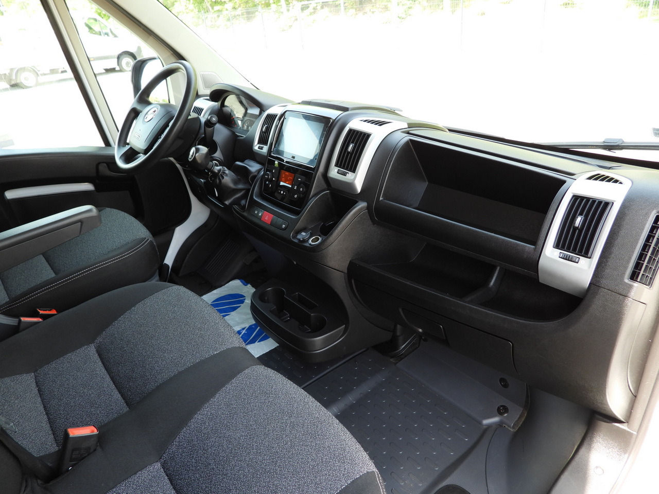 Autoutilitară cu prelată FIAT DUCATO TARPAULIN 10 PALLETS WEBASTO CRUISE CONTROL AIR CONDITIONING LED LIGHTS PNEUMATICS 160HP: Foto 43 Autoutilitară cu prelată FIAT DUCATO TARPAULIN 10 PALLETS WEBASTO CRUISE CONTROL AIR CONDITIONING LED LIGHTS PNEUMATICS 160HP: Foto 43