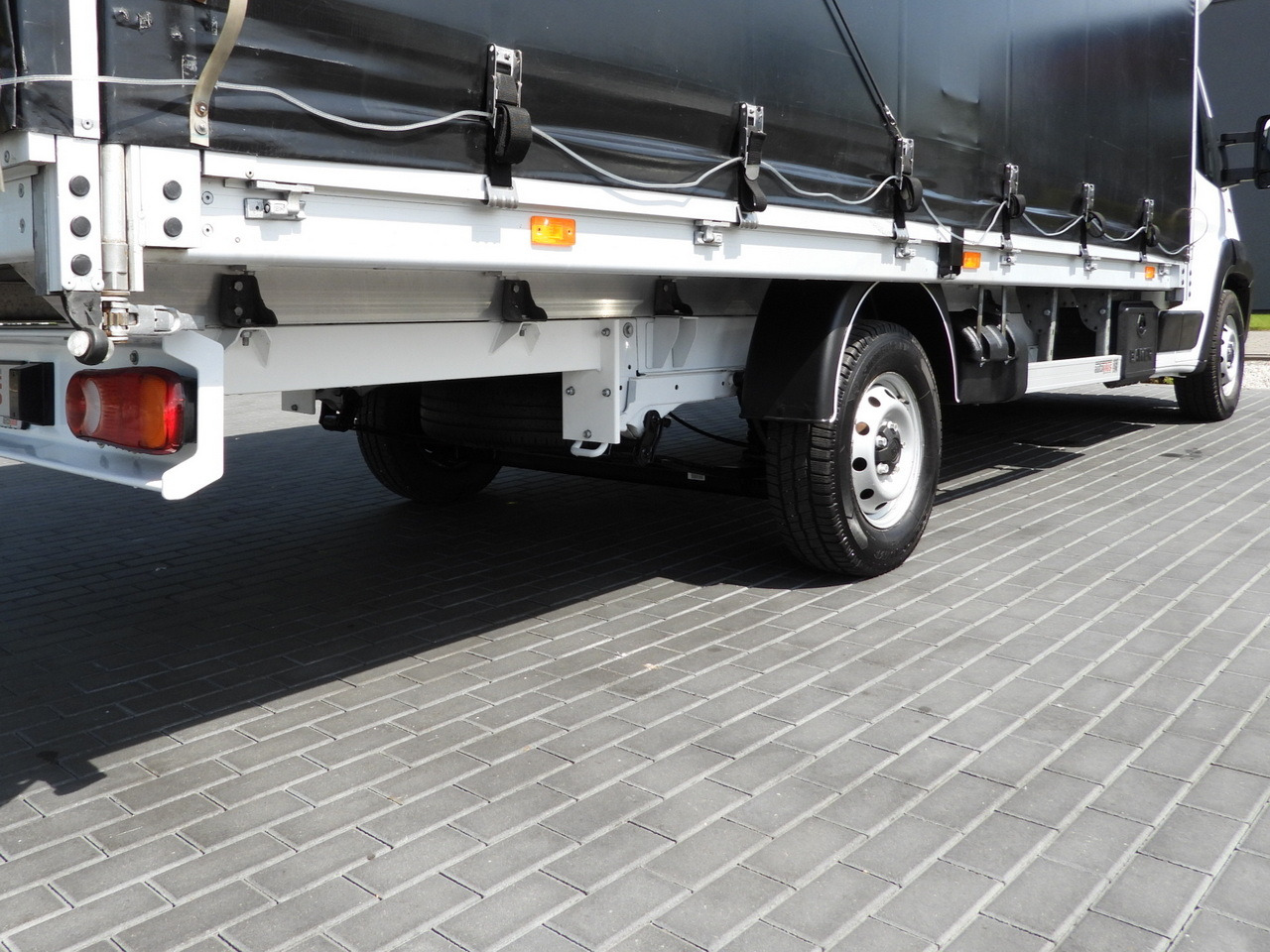 Autoutilitară cu prelată FIAT DUCATO TARPAULIN 10 PALLETS WEBASTO CRUISE CONTROL AIR CONDITIONING LED LIGHTS PNEUMATICS 160HP: Foto 17 Autoutilitară cu prelată FIAT DUCATO TARPAULIN 10 PALLETS WEBASTO CRUISE CONTROL AIR CONDITIONING LED LIGHTS PNEUMATICS 160HP: Foto 17