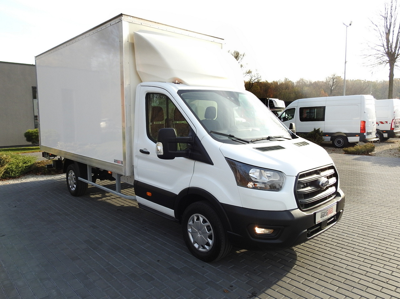 FORD TRANSIT BOX LIFT 8 PALLETS CRUISE CONTROL AIR CONDITIONING 130HP - Autoutilitară box: Foto 4 FORD TRANSIT BOX LIFT 8 PALLETS CRUISE CONTROL AIR CONDITIONING 130HP - Autoutilitară box: Foto 4