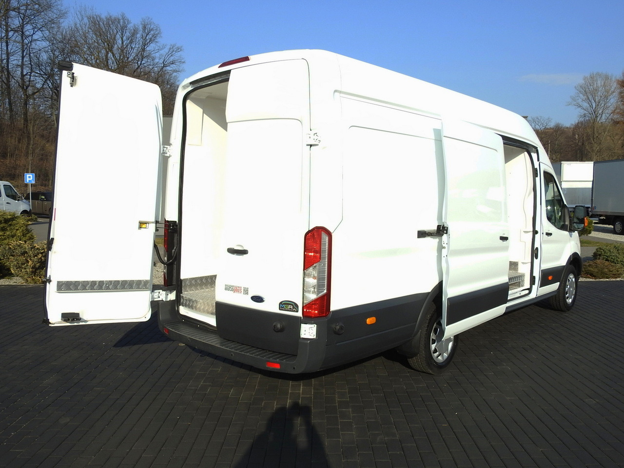 FORD TRANSIT REFRIGERATOR VAN 0°C HEATING FUNCTION CRUISE CONTROL LED LIGHTS AIR CONDITIONING 130HP - Autoutilitară frigorifica: Foto 3 FORD TRANSIT REFRIGERATOR VAN 0°C HEATING FUNCTION CRUISE CONTROL LED LIGHTS AIR CONDITIONING 130HP - Autoutilitară frigorifica: Foto 3