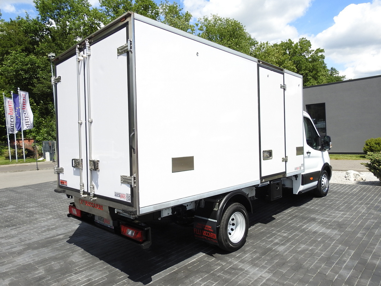 FORD TRANSIT REGRIGERATOR BOX 0*C POWER SUPPLY 230V CRUISE CONTROL AIR CONDITIONING TWIN WHEELS 170HP - Autoutilitară frigorifica: Foto 3 FORD TRANSIT REGRIGERATOR BOX 0*C POWER SUPPLY 230V CRUISE CONTROL AIR CONDITIONING TWIN WHEELS 170HP - Autoutilitară frigorifica: Foto 3