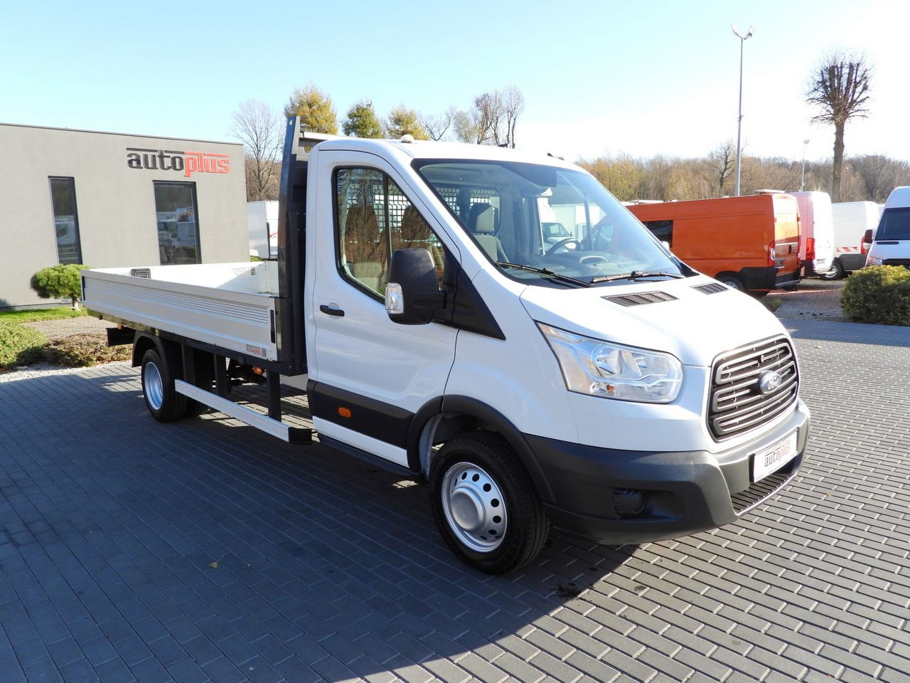 FORD TRANSIT STAKE BODY 8 PALLETS TWIN WHEELS AIR CONDITIONING 155HP - Autoutilitară cu platformă: Foto 4 FORD TRANSIT STAKE BODY 8 PALLETS TWIN WHEELS AIR CONDITIONING 155HP - Autoutilitară cu platformă: Foto 4