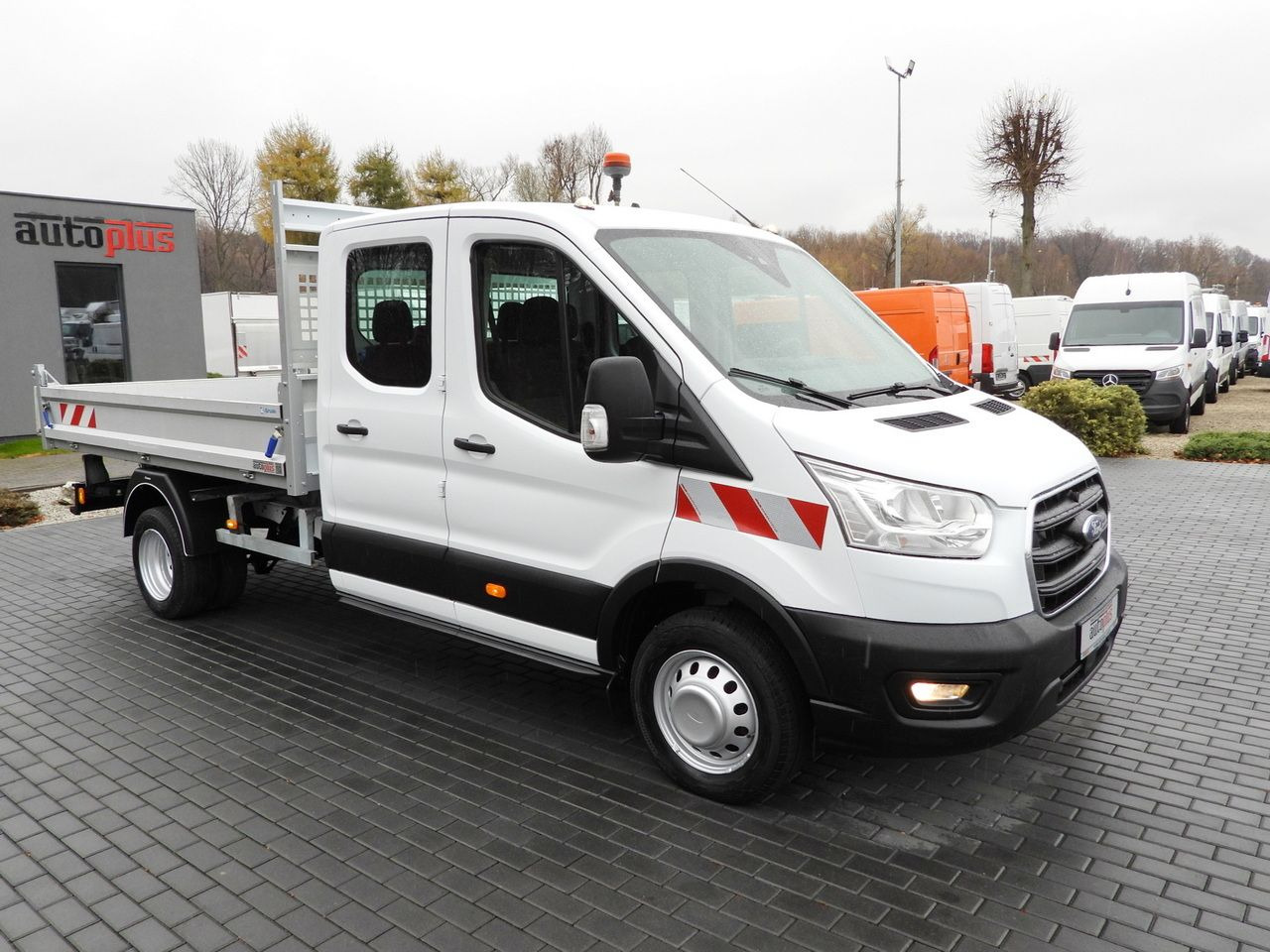 FORD TRANSIT TIPPER DOUBLE CABIN DOKA 6 SEATS CRUISE CONTROL LED LIGHTS TWIN WHEELS AIR CONDITIONING 170HP - Autoutilitară basculantă: Foto 4 FORD TRANSIT TIPPER DOUBLE CABIN DOKA 6 SEATS CRUISE CONTROL LED LIGHTS TWIN WHEELS AIR CONDITIONING 170HP - Autoutilitară basculantă: Foto 4
