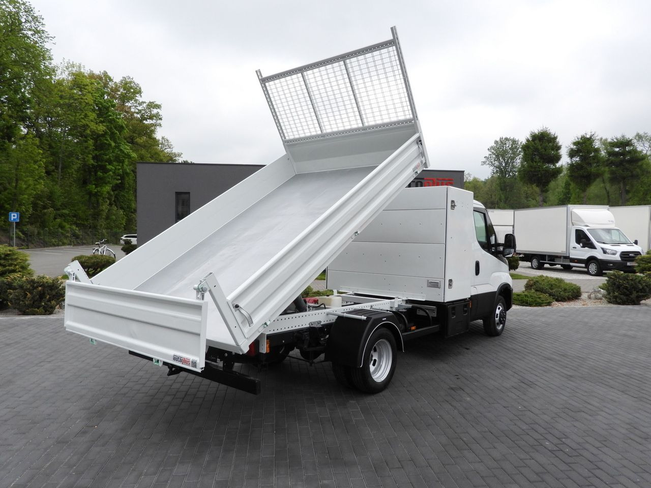 IVECO DAILY 35C14 TIPPER CRUISE CONTROL TWIN WHEELS 140HP - Autoutilitară basculantă: Foto 3 IVECO DAILY 35C14 TIPPER CRUISE CONTROL TWIN WHEELS 140HP - Autoutilitară basculantă: Foto 3