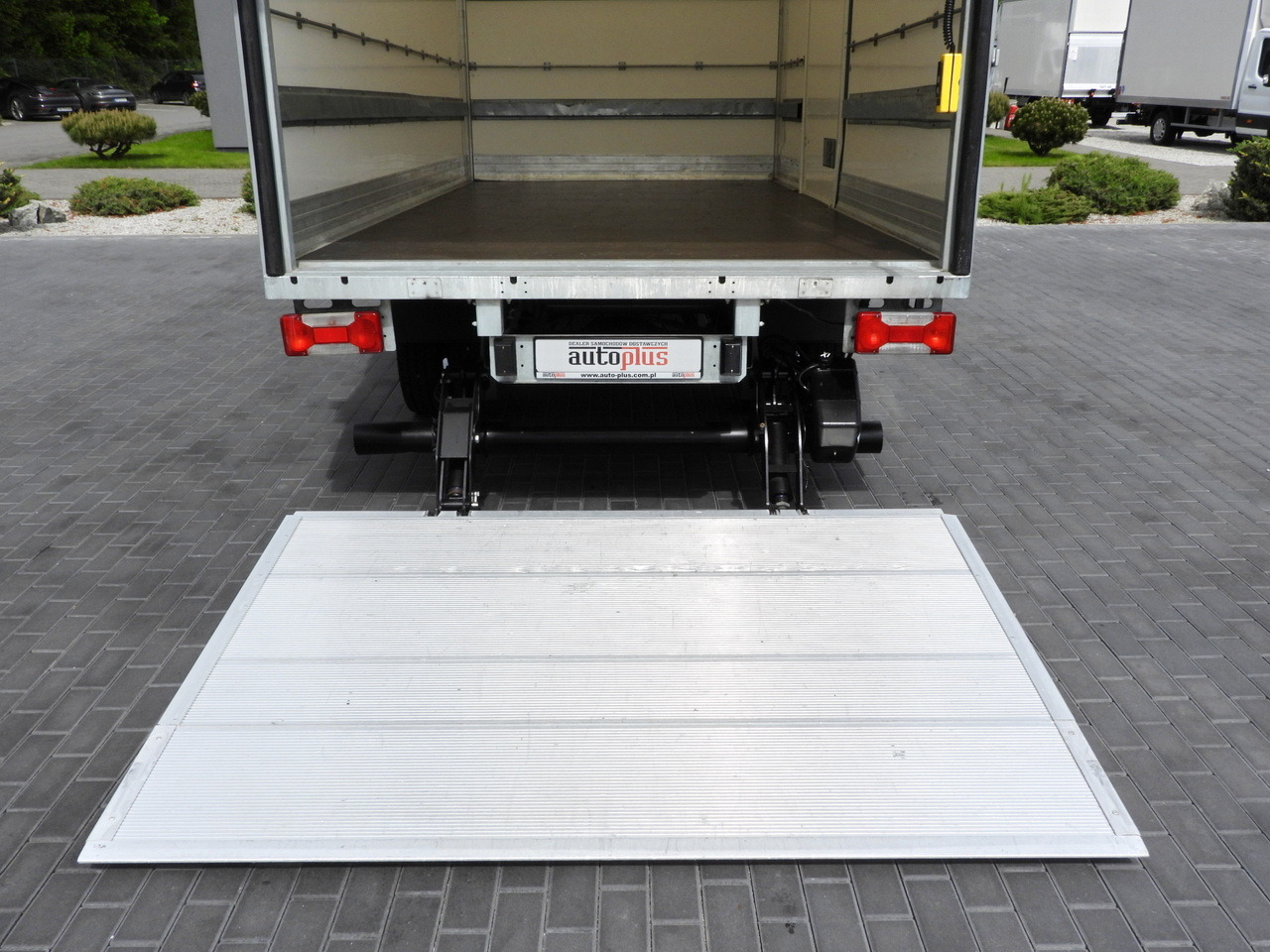 Autoutilitară box IVECO DAILY 35C16 BOX LIFT 8 PALLETS CRUISE CONTROL TWIN WHEELS AIR CONDITIONING  160HP: Foto 21