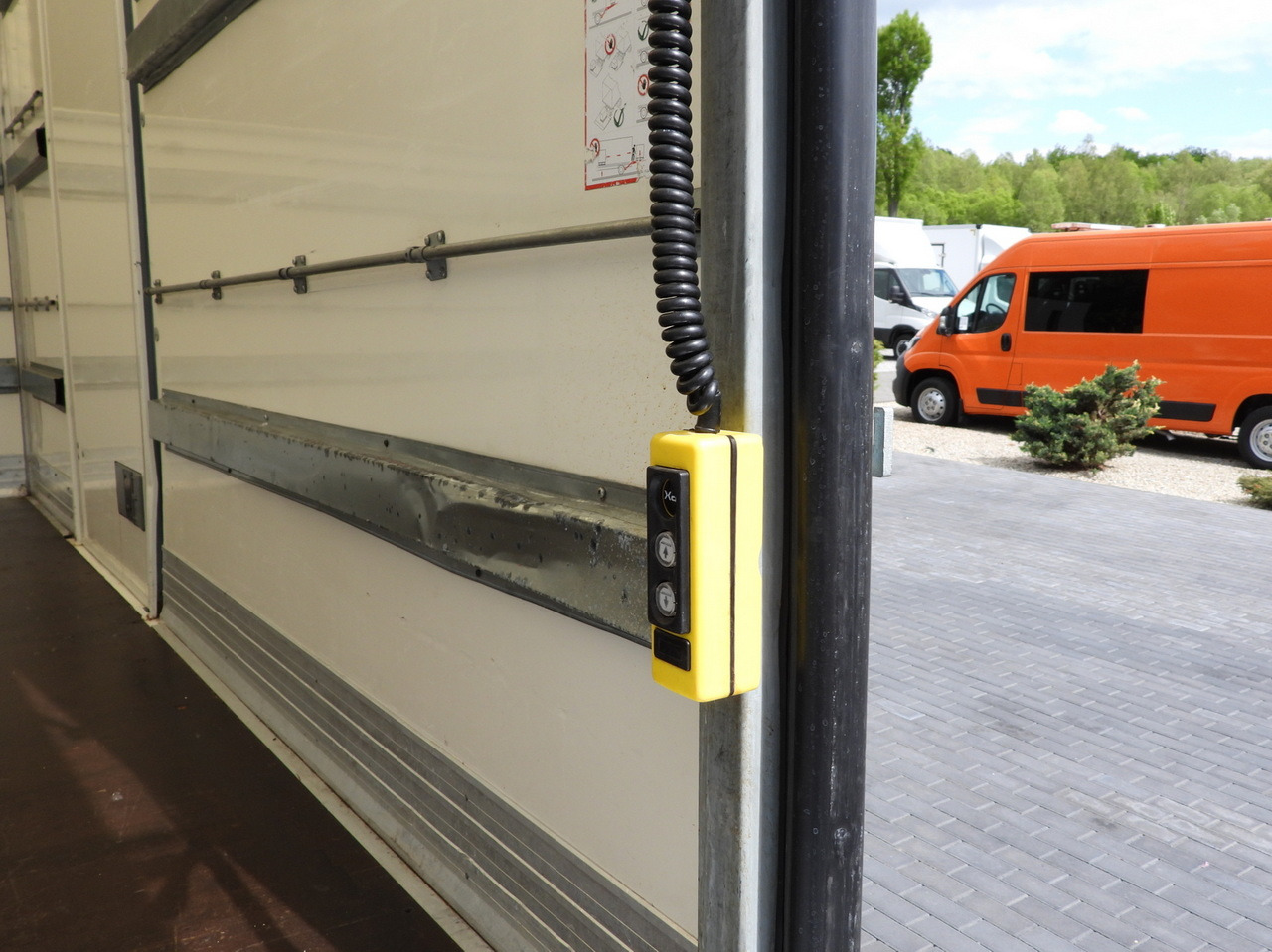 Autoutilitară box IVECO DAILY 35C16 BOX LIFT 8 PALLETS CRUISE CONTROL TWIN WHEELS AIR CONDITIONING  160HP: Foto 23