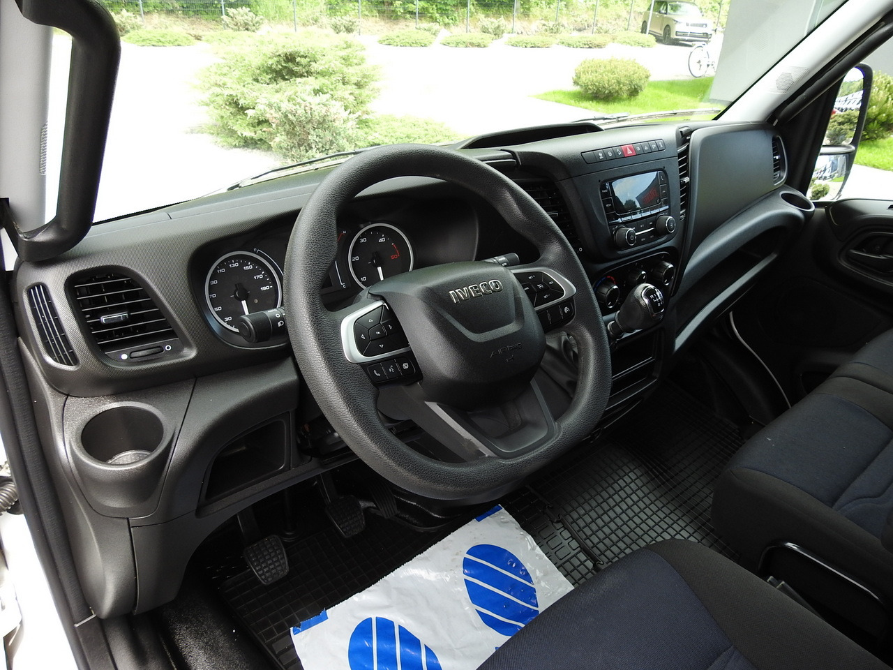 IVECO DAILY 35S14 8 PALLETS CRUISE CONTROL TWIN WHEELS AIR CONDITIONING 140HP - Autoutilitară box: Foto 2 IVECO DAILY 35S14 8 PALLETS CRUISE CONTROL TWIN WHEELS AIR CONDITIONING 140HP - Autoutilitară box: Foto 2