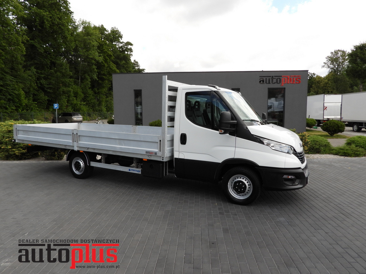 IVECO DAILY 35S16 STAKE BODY 10 PALLETS CRUISE CONTROL AIR CONDITIONING 160HP - Autoutilitară cu platformă: Foto 1 IVECO DAILY 35S16 STAKE BODY 10 PALLETS CRUISE CONTROL AIR CONDITIONING 160HP - Autoutilitară cu platformă: Foto 1