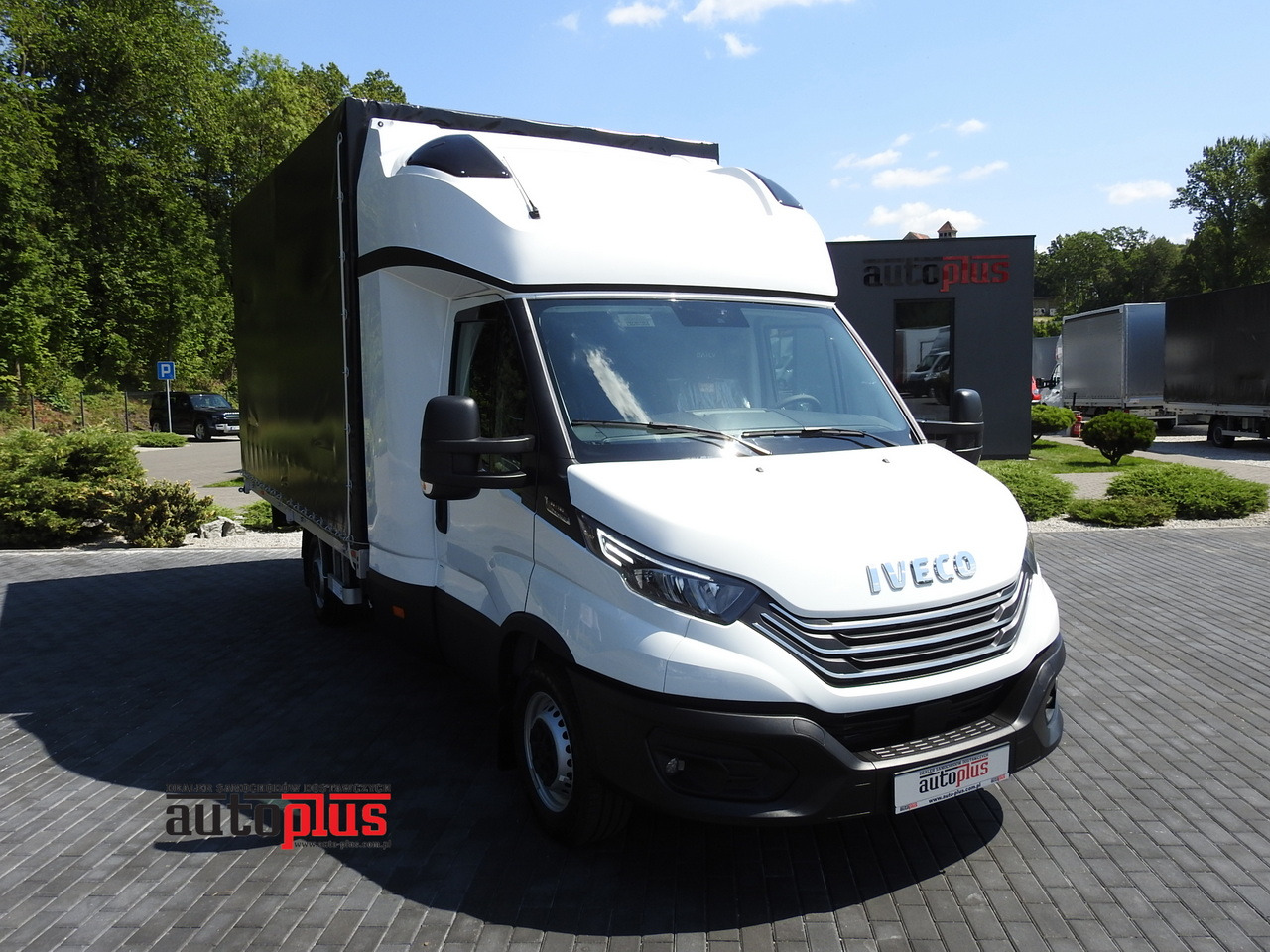 IVECO DAILY 35S18 NEW TARPAULIN 8 PALLETS CRUISE CONTROL NAVIGATION LED LIGHTS AUTOMATIC TRANSMISSION HI-MATIC MANUFACTURERS WARRANTY 180HP - Autoutilitară cu prelată: Foto 1 IVECO DAILY 35S18 NEW TARPAULIN 8 PALLETS CRUISE CONTROL NAVIGATION LED LIGHTS AUTOMATIC TRANSMISSION HI-MATIC MANUFACTURERS WARRANTY 180HP - Autoutilitară cu prelată: Foto 1