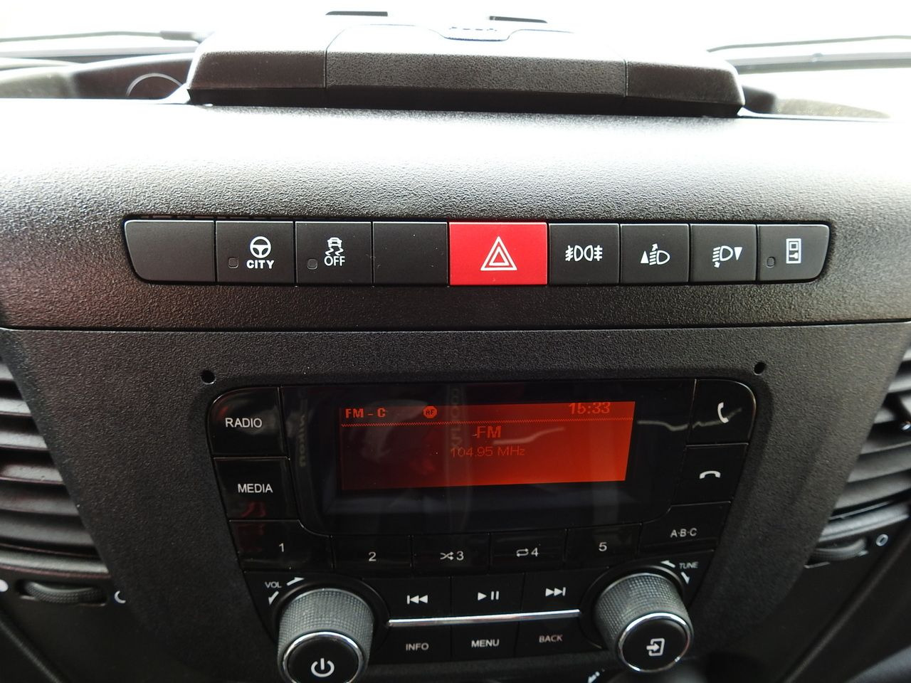 Autoutilitară cu prelată IVECO DAILY 35S18 TARPAULIN 10 PALLETS WEBASTO CRUISE CONTROL LED LIGHTS AIR CONDITIONING  180HP: Foto 38