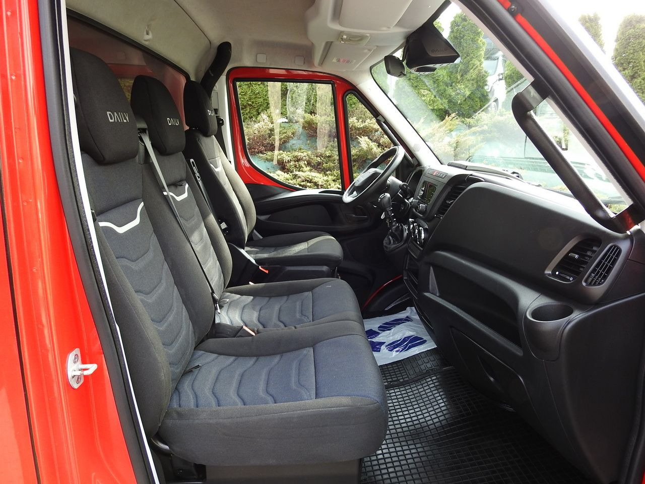 Autoutilitară cu prelată IVECO DAILY 35S18 TARPAULIN 10 PALLETS WEBASTO CRUISE CONTROL LED LIGHTS AIR CONDITIONING  180HP: Foto 41