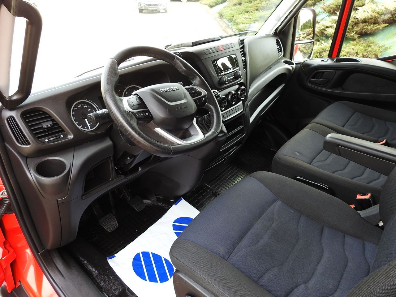 IVECO DAILY 35S18 TARPAULIN 10 PALLETS WEBASTO CRUISE CONTROL LED LIGHTS AIR CONDITIONING 180HP - Autoutilitară cu prelată: Foto 2 IVECO DAILY 35S18 TARPAULIN 10 PALLETS WEBASTO CRUISE CONTROL LED LIGHTS AIR CONDITIONING 180HP - Autoutilitară cu prelată: Foto 2