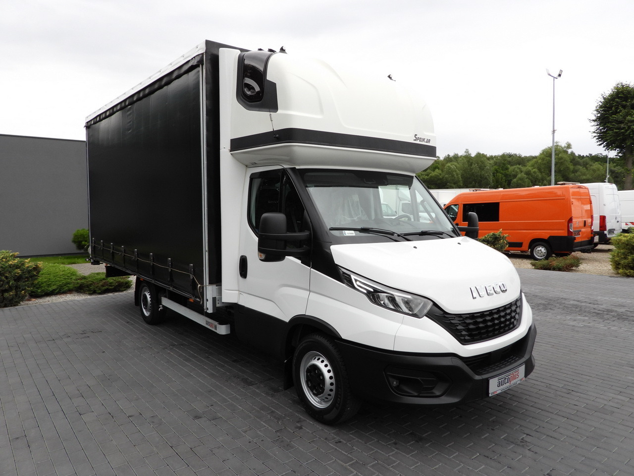 IVECO DAILY 35S18 TARPAULIN 10 PALLETS WEBASTO CRUISE CONTROL NAVIGATION LED LIGHTS AIR CONDITIONING 180HP - Autoutilitară cu prelată: Foto 4 IVECO DAILY 35S18 TARPAULIN 10 PALLETS WEBASTO CRUISE CONTROL NAVIGATION LED LIGHTS AIR CONDITIONING 180HP - Autoutilitară cu prelată: Foto 4