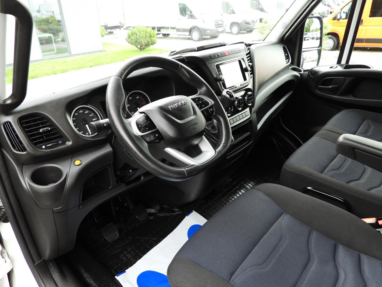 IVECO DAILY 35S18 TARPAULIN 10 PALLETS WEBASTO CRUISE CONTROL NAVIGATION LED LIGHTS AIR CONDITIONING 180HP - Autoutilitară cu prelată: Foto 2 IVECO DAILY 35S18 TARPAULIN 10 PALLETS WEBASTO CRUISE CONTROL NAVIGATION LED LIGHTS AIR CONDITIONING 180HP - Autoutilitară cu prelată: Foto 2