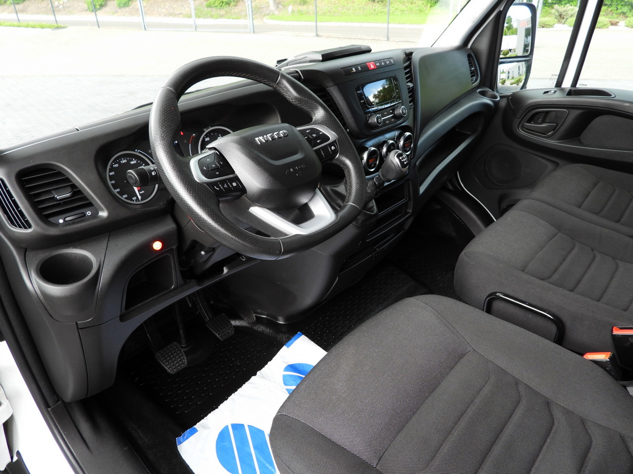 IVECO DAILY 35S18 TARPAULIN LIFT 8 PALLETS WEBASTO CRUISE CONTROL AIR CONDITIONING 180HP - Autoutilitară cu prelată: Foto 2 IVECO DAILY 35S18 TARPAULIN LIFT 8 PALLETS WEBASTO CRUISE CONTROL AIR CONDITIONING 180HP - Autoutilitară cu prelată: Foto 2