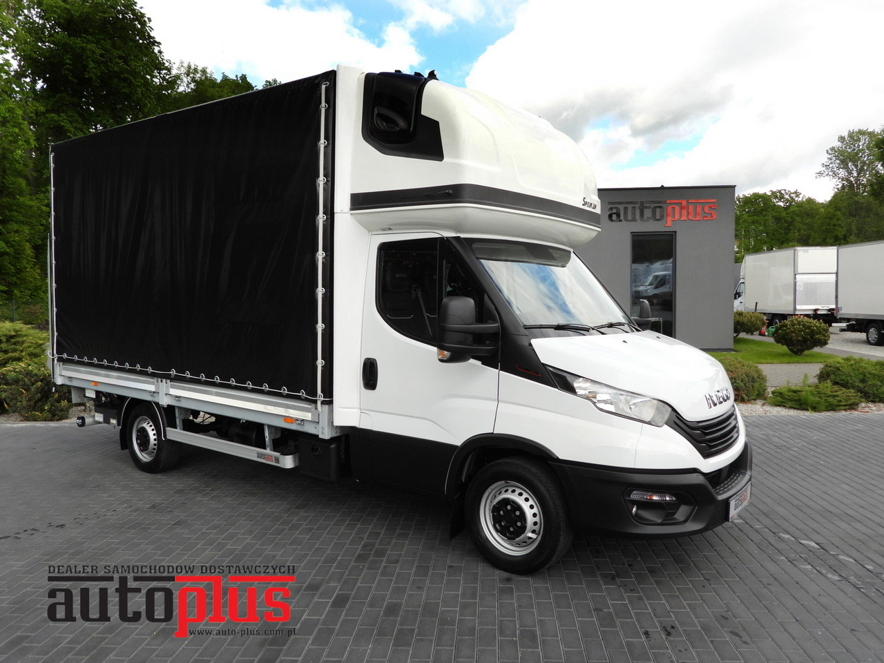 IVECO DAILY 35S18 TARPAULIN LIFT 8 PALLETS WEBASTO CRUISE CONTROL AIR CONDITIONING 180HP - Autoutilitară cu prelată: Foto 1 IVECO DAILY 35S18 TARPAULIN LIFT 8 PALLETS WEBASTO CRUISE CONTROL AIR CONDITIONING 180HP - Autoutilitară cu prelată: Foto 1