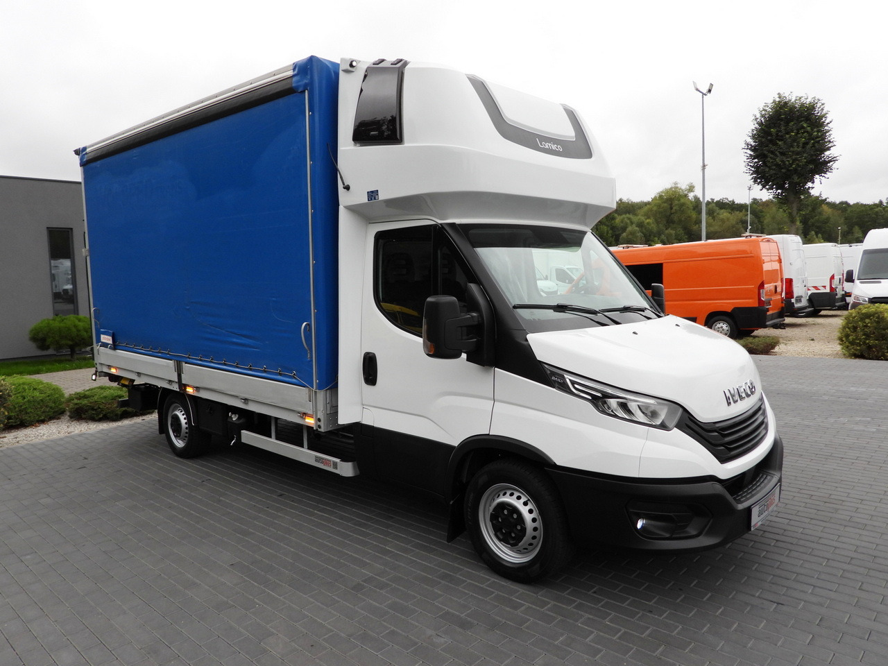 IVECO DAILY 35S18 TARPAULIN LIFT 8 PALLETS WEBASTO CRUISE CONTROL LED LIGHTS AIR CONDITIONING 180HP - Autoutilitară cu prelată: Foto 4 IVECO DAILY 35S18 TARPAULIN LIFT 8 PALLETS WEBASTO CRUISE CONTROL LED LIGHTS AIR CONDITIONING 180HP - Autoutilitară cu prelată: Foto 4