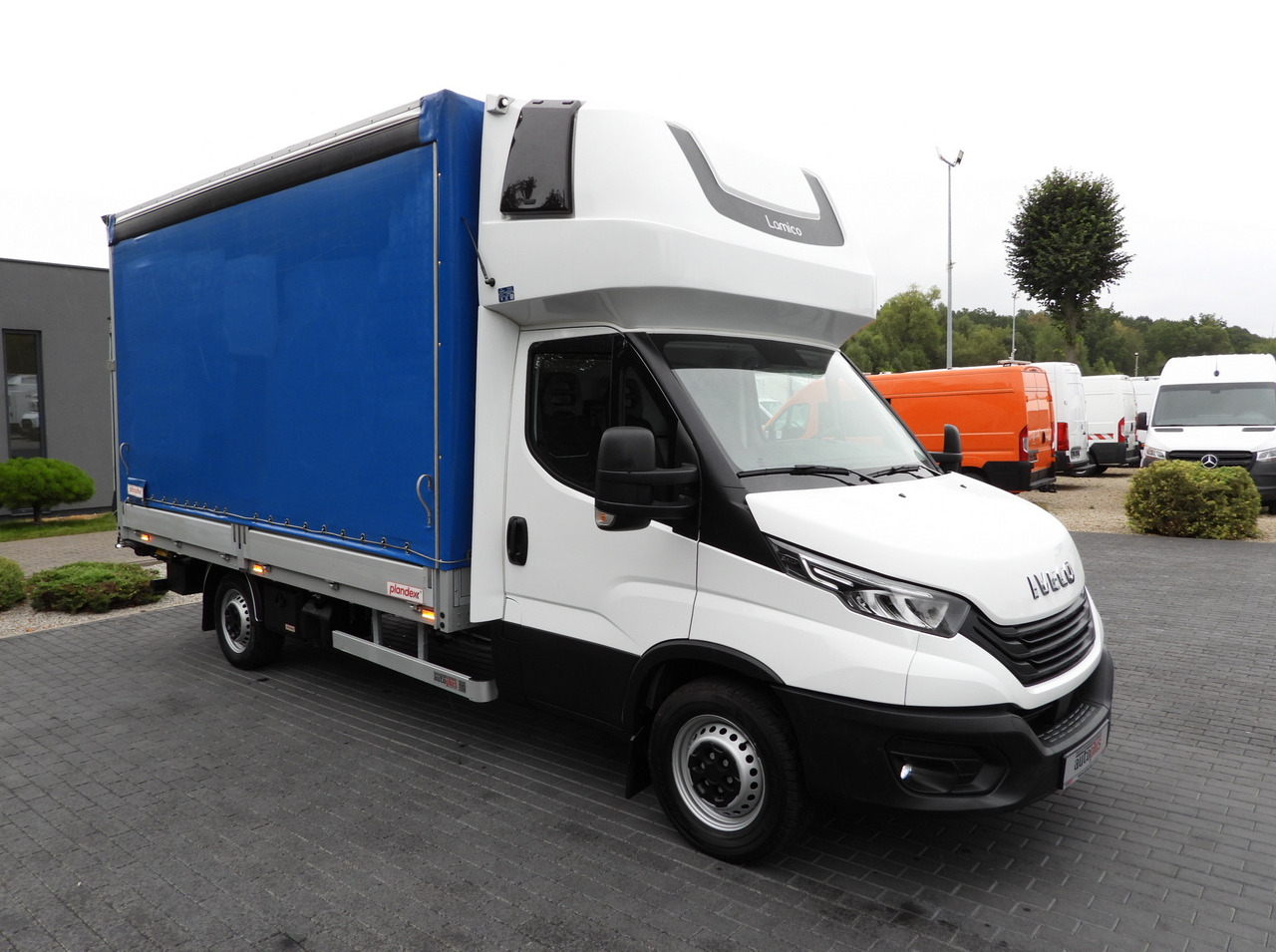 IVECO DAILY 35S18 TARPAULIN LIFT 8 PALLETS WEBASTO CRUISE CONTROL LED LIGHTS AIR CONDITIONING 180HP - Autoutilitară cu prelată: Foto 4 IVECO DAILY 35S18 TARPAULIN LIFT 8 PALLETS WEBASTO CRUISE CONTROL LED LIGHTS AIR CONDITIONING 180HP - Autoutilitară cu prelată: Foto 4
