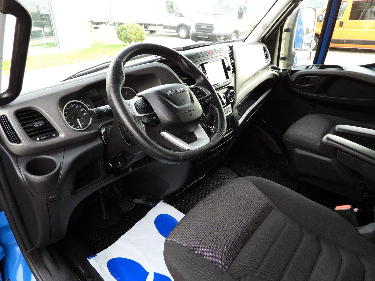 IVECO DAILY 35S21 TARPAULIN 10 PALLETS WEBASTO CRUISE CONTROL NAVIGATION LED LIGHTS AUTOMATIC TRANSMISSION HI-MATIC AIR CONDITIONING 210HP - Autoutilitară cu prelată: Foto 2 IVECO DAILY 35S21 TARPAULIN 10 PALLETS WEBASTO CRUISE CONTROL NAVIGATION LED LIGHTS AUTOMATIC TRANSMISSION HI-MATIC AIR CONDITIONING 210HP - Autoutilitară cu prelată: Foto 2