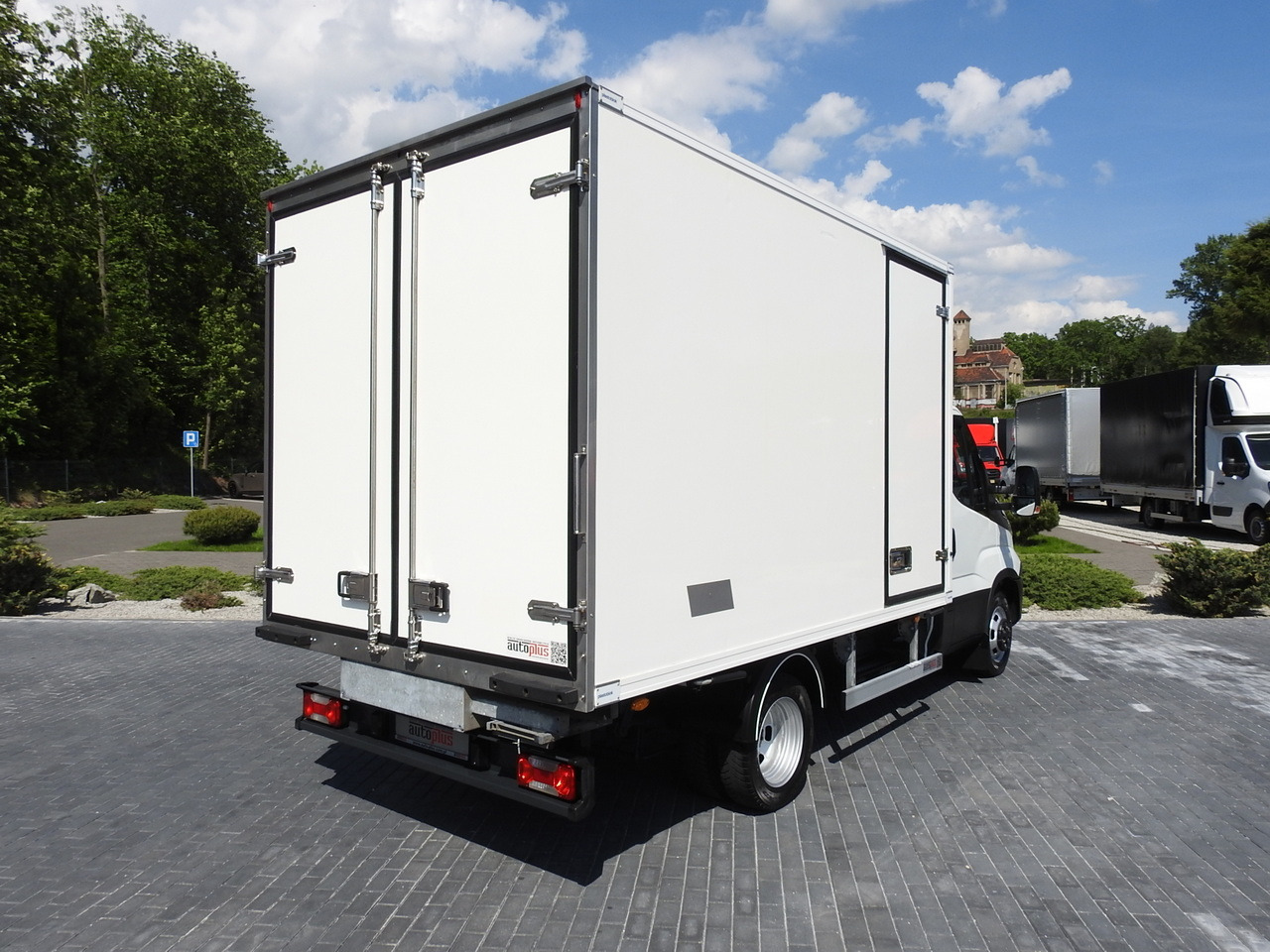 IVECO DAILY 50C15 REGRIGERATOR BOX -5*C POWER SUPPLY 230V AIR CONDITIONING TWIN WHEELS 150HP - Autoutilitară frigorifica: Foto 3 IVECO DAILY 50C15 REGRIGERATOR BOX -5*C POWER SUPPLY 230V AIR CONDITIONING TWIN WHEELS 150HP - Autoutilitară frigorifica: Foto 3