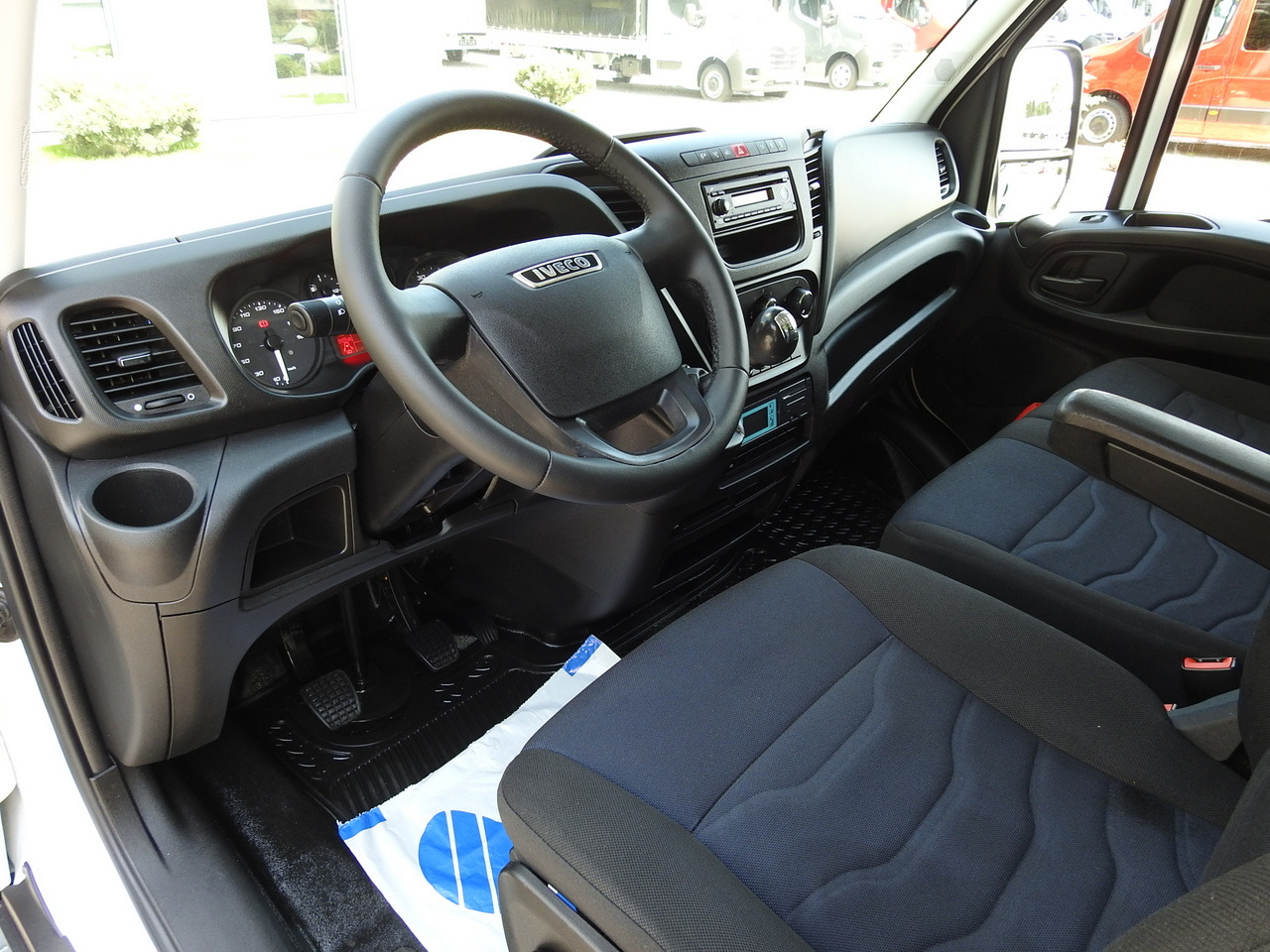 IVECO DAILY 50C15 REGRIGERATOR BOX -5*C POWER SUPPLY 230V AIR CONDITIONING TWIN WHEELS 150HP - Autoutilitară frigorifica: Foto 2 IVECO DAILY 50C15 REGRIGERATOR BOX -5*C POWER SUPPLY 230V AIR CONDITIONING TWIN WHEELS 150HP - Autoutilitară frigorifica: Foto 2