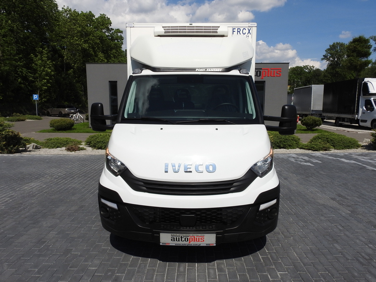 IVECO DAILY 50C15 REGRIGERATOR BOX -5*C POWER SUPPLY 230V AIR CONDITIONING TWIN WHEELS 150HP - Autoutilitară frigorifica: Foto 5 IVECO DAILY 50C15 REGRIGERATOR BOX -5*C POWER SUPPLY 230V AIR CONDITIONING TWIN WHEELS 150HP - Autoutilitară frigorifica: Foto 5