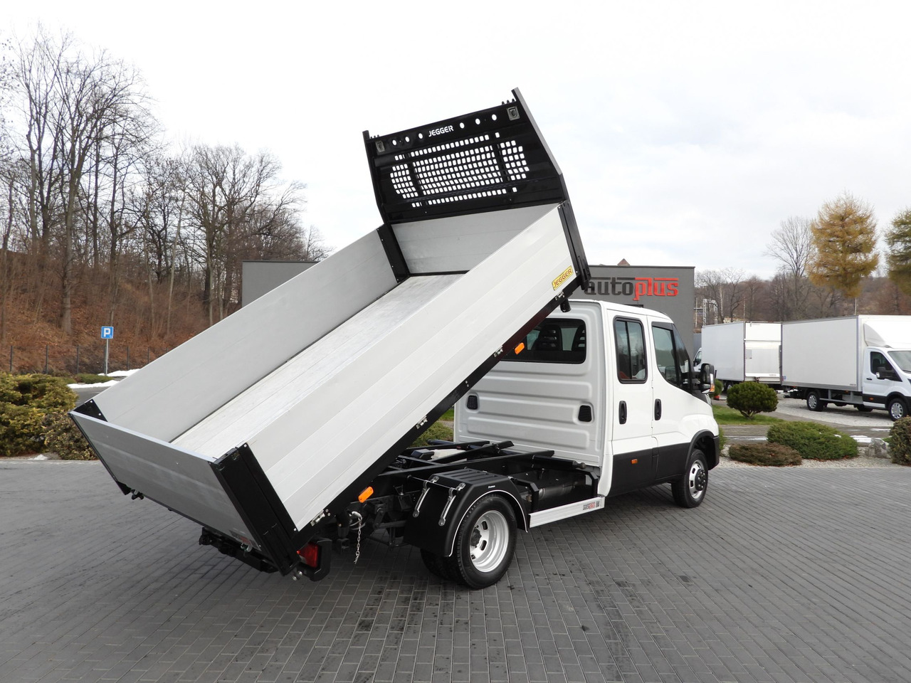 IVECO DAILY 50C16 THREE-WAY TIPPER DOUBLE CABIN DOKA 6 SEATS CRUISE CONTROL PNEUMATICS TWIN WHEELS AIR CONDITIONING 160HP - Autoutilitară basculantă: Foto 3 IVECO DAILY 50C16 THREE-WAY TIPPER DOUBLE CABIN DOKA 6 SEATS CRUISE CONTROL PNEUMATICS TWIN WHEELS AIR CONDITIONING 160HP - Autoutilitară basculantă: Foto 3