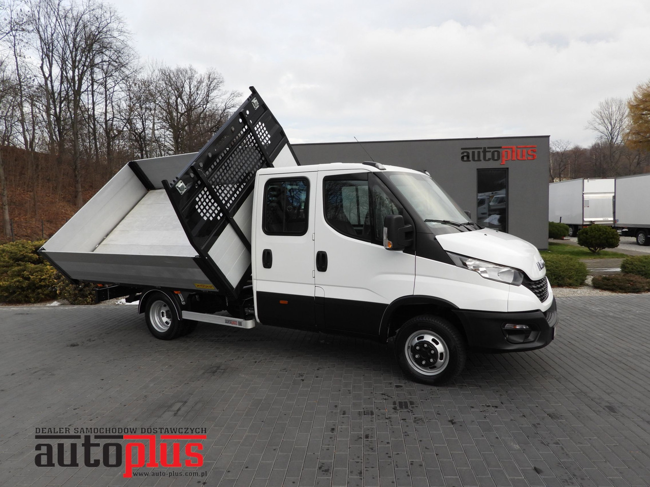 IVECO DAILY 50C16 THREE-WAY TIPPER DOUBLE CABIN DOKA 6 SEATS CRUISE CONTROL PNEUMATICS TWIN WHEELS AIR CONDITIONING 160HP - Autoutilitară basculantă: Foto 1 IVECO DAILY 50C16 THREE-WAY TIPPER DOUBLE CABIN DOKA 6 SEATS CRUISE CONTROL PNEUMATICS TWIN WHEELS AIR CONDITIONING 160HP - Autoutilitară basculantă: Foto 1