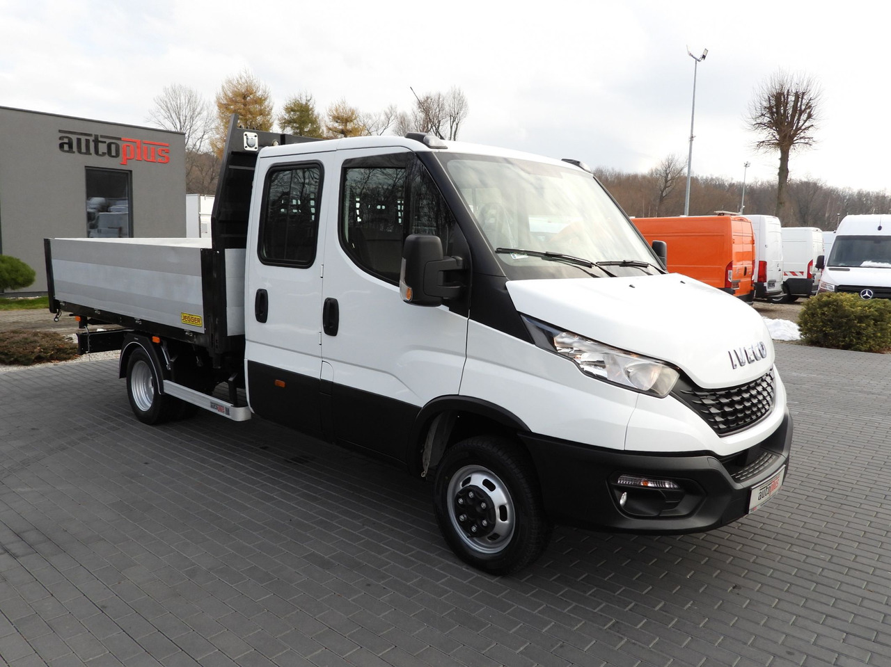 IVECO DAILY 50C16 THREE-WAY TIPPER DOUBLE CABIN DOKA 6 SEATS CRUISE CONTROL PNEUMATICS TWIN WHEELS AIR CONDITIONING 160HP - Autoutilitară basculantă: Foto 4 IVECO DAILY 50C16 THREE-WAY TIPPER DOUBLE CABIN DOKA 6 SEATS CRUISE CONTROL PNEUMATICS TWIN WHEELS AIR CONDITIONING 160HP - Autoutilitară basculantă: Foto 4