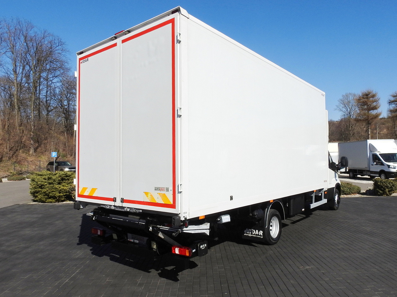 IVECO DAILY 70C18 BOX LIFT 14 PALLETS WEBASTO CRUISE CONTROL NAVIGATION LED LIGHTS TWIN WHEELS AIR CONDITIONING 180HP - Autoutilitară box: Foto 3 IVECO DAILY 70C18 BOX LIFT 14 PALLETS WEBASTO CRUISE CONTROL NAVIGATION LED LIGHTS TWIN WHEELS AIR CONDITIONING 180HP - Autoutilitară box: Foto 3