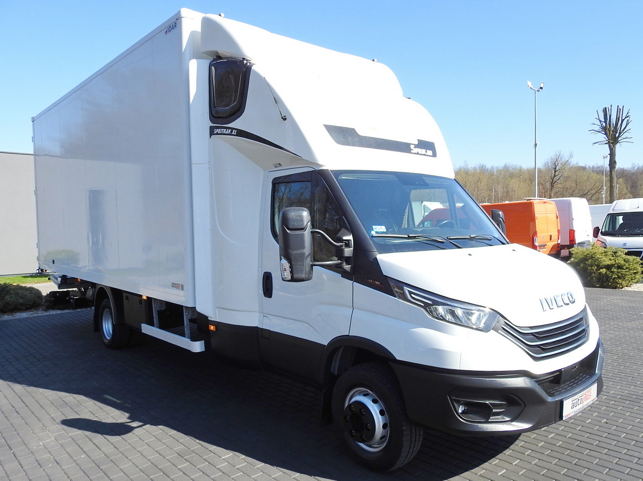 IVECO DAILY 70C18 BOX LIFT 14 PALLETS WEBASTO CRUISE CONTROL NAVIGATION LED LIGHTS TWIN WHEELS AIR CONDITIONING 180HP - Autoutilitară box: Foto 4 IVECO DAILY 70C18 BOX LIFT 14 PALLETS WEBASTO CRUISE CONTROL NAVIGATION LED LIGHTS TWIN WHEELS AIR CONDITIONING 180HP - Autoutilitară box: Foto 4