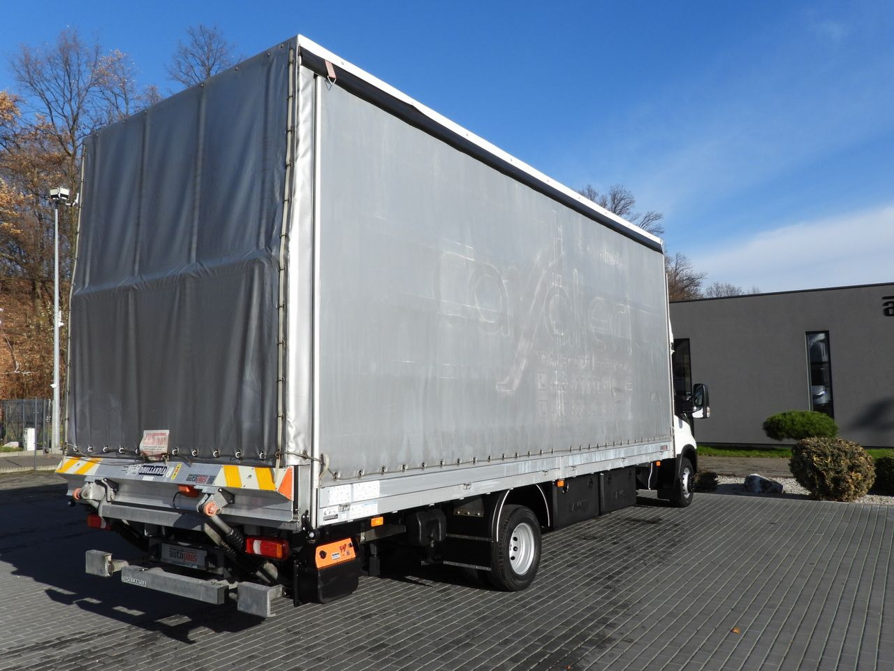 IVECO DAILY 70C18 TARPAULIN LIFT 16 PALLETS WEBASTO CRUISE CONTROL NAVIGATION LED LIGHTS PNEUMATICS AUTOMATIC TRANSMISSION HI-MATIC TWIN WHEELS AIR CONDITIONING 180HP - Camion cu prelată: Foto 3 IVECO DAILY 70C18 TARPAULIN LIFT 16 PALLETS WEBASTO CRUISE CONTROL NAVIGATION LED LIGHTS PNEUMATICS AUTOMATIC TRANSMISSION HI-MATIC TWIN WHEELS AIR CONDITIONING 180HP - Camion cu prelată: Foto 3