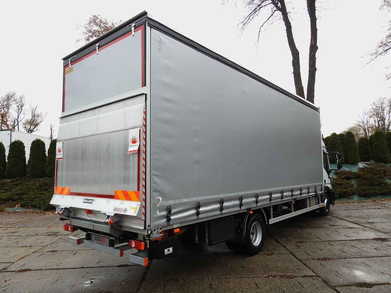 IVECO EUROCARGO 120-250 NEW TARPAULIN LIFT 18 PALLETS WEBASTO CRUISE CONTROL AIR CONDITIONING LED LIGHTS PNEUMATICS AUTOMATIC TRANSMISSION HI-MATIC 250HP - Camion cu prelată: Foto 3 IVECO EUROCARGO 120-250 NEW TARPAULIN LIFT 18 PALLETS WEBASTO CRUISE CONTROL AIR CONDITIONING LED LIGHTS PNEUMATICS AUTOMATIC TRANSMISSION HI-MATIC 250HP - Camion cu prelată: Foto 3