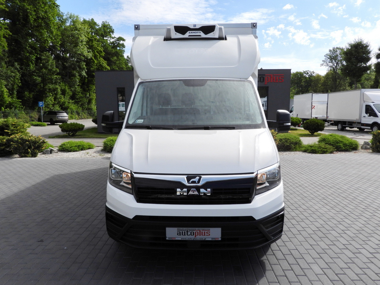 MAN TGE 3.140 REGRIGERATOR BOX -1*C 8 PALLETS HEATING FUNCTION CRUISE CONTROL PNEUMATICS AIR CONDITIONING 140HP - Autoutilitară frigorifica: Foto 5 MAN TGE 3.140 REGRIGERATOR BOX -1*C 8 PALLETS HEATING FUNCTION CRUISE CONTROL PNEUMATICS AIR CONDITIONING 140HP - Autoutilitară frigorifica: Foto 5