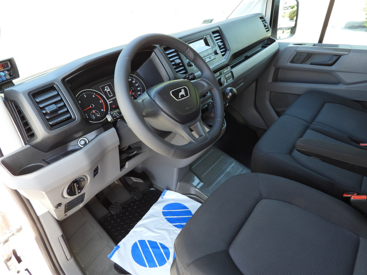 MAN TGE 3.140 REGRIGERATOR BOX -1*C 8 PALLETS HEATING FUNCTION CRUISE CONTROL PNEUMATICS AIR CONDITIONING 140HP - Autoutilitară frigorifica: Foto 2 MAN TGE 3.140 REGRIGERATOR BOX -1*C 8 PALLETS HEATING FUNCTION CRUISE CONTROL PNEUMATICS AIR CONDITIONING 140HP - Autoutilitară frigorifica: Foto 2