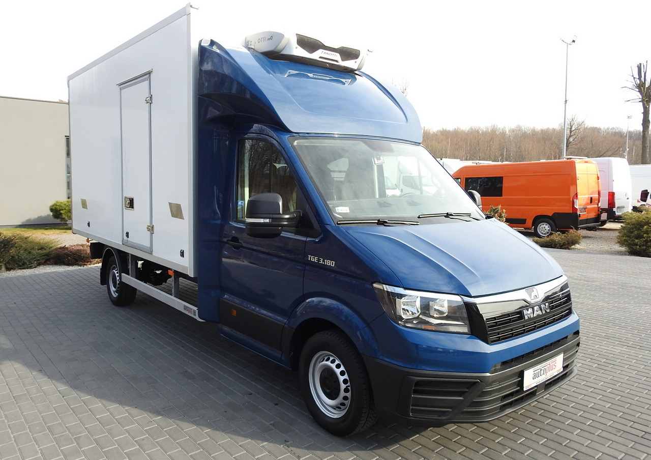 MAN TGE 3.180 REGRIGERATOR BOX -5*C 8 PALLETS HEATING FUNCTION CRUISE CONTROL PNEUMATICS AIR CONDITIONING 180HP - Autoutilitară frigorifica: Foto 4 MAN TGE 3.180 REGRIGERATOR BOX -5*C 8 PALLETS HEATING FUNCTION CRUISE CONTROL PNEUMATICS AIR CONDITIONING 180HP - Autoutilitară frigorifica: Foto 4