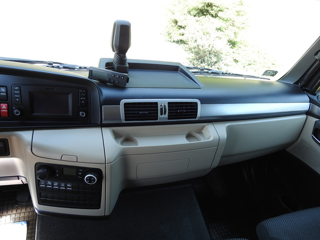 MAN TGL 10.180 REGRIGERATOR BOX -20*C 11 PALLETS POWER SUPPLY 230V AIR CONDITIONING PNEUMATICS TWIN WHEELS 180HP în leasing MAN TGL 10.180 REGRIGERATOR BOX -20*C 11 PALLETS POWER SUPPLY 230V AIR CONDITIONING PNEUMATICS TWIN WHEELS 180HP: Foto 39 MAN TGL 10.180 REGRIGERATOR BOX -20*C 11 PALLETS POWER SUPPLY 230V AIR CONDITIONING PNEUMATICS TWIN WHEELS 180HP în leasing MAN TGL 10.180 REGRIGERATOR BOX -20*C 11 PALLETS POWER SUPPLY 230V AIR CONDITIONING PNEUMATICS TWIN WHEELS 180HP: Foto 39