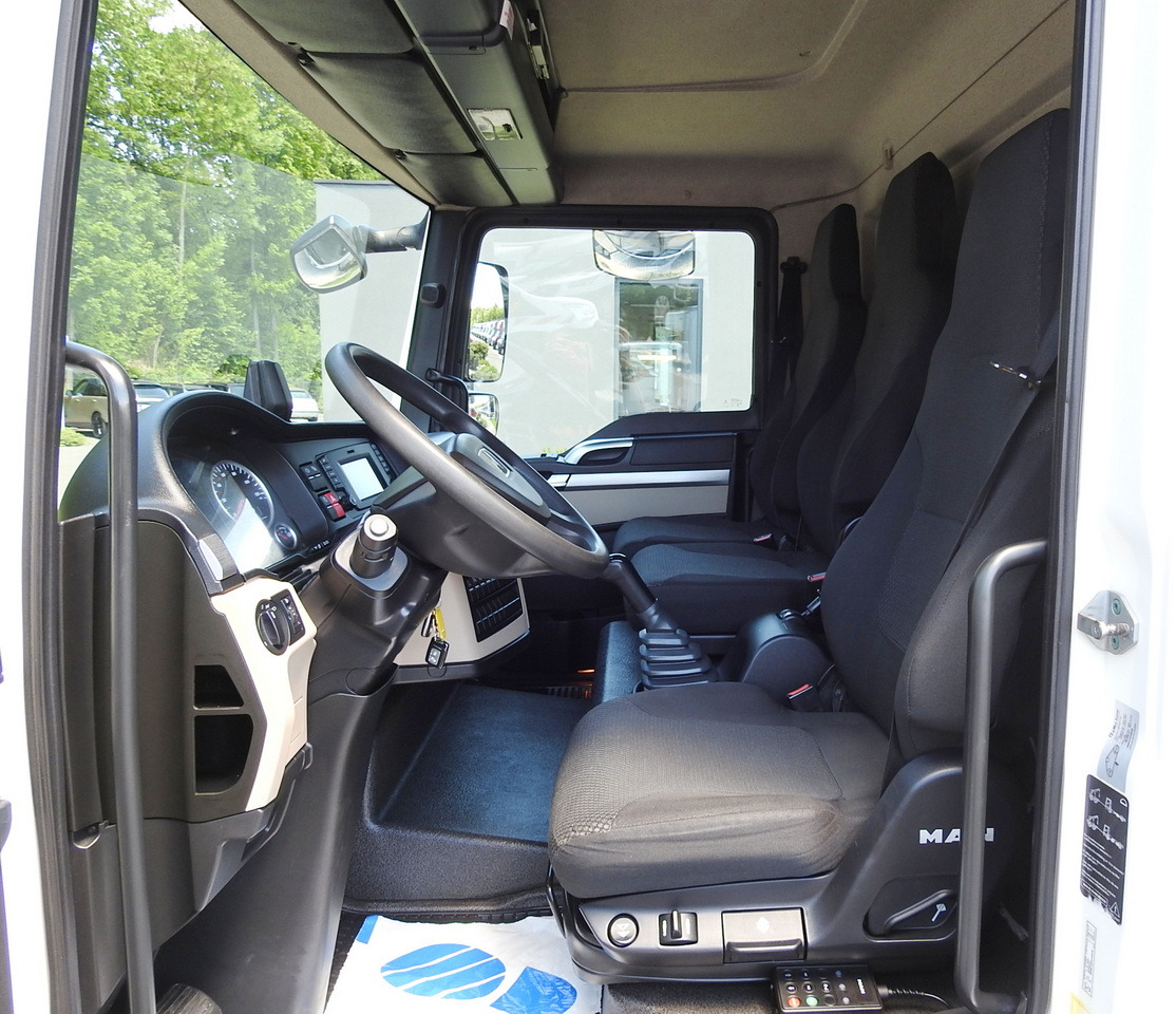 MAN TGL 10.180 REGRIGERATOR BOX -20*C 11 PALLETS POWER SUPPLY 230V AIR CONDITIONING PNEUMATICS TWIN WHEELS 180HP în leasing MAN TGL 10.180 REGRIGERATOR BOX -20*C 11 PALLETS POWER SUPPLY 230V AIR CONDITIONING PNEUMATICS TWIN WHEELS 180HP: Foto 33 MAN TGL 10.180 REGRIGERATOR BOX -20*C 11 PALLETS POWER SUPPLY 230V AIR CONDITIONING PNEUMATICS TWIN WHEELS 180HP în leasing MAN TGL 10.180 REGRIGERATOR BOX -20*C 11 PALLETS POWER SUPPLY 230V AIR CONDITIONING PNEUMATICS TWIN WHEELS 180HP: Foto 33