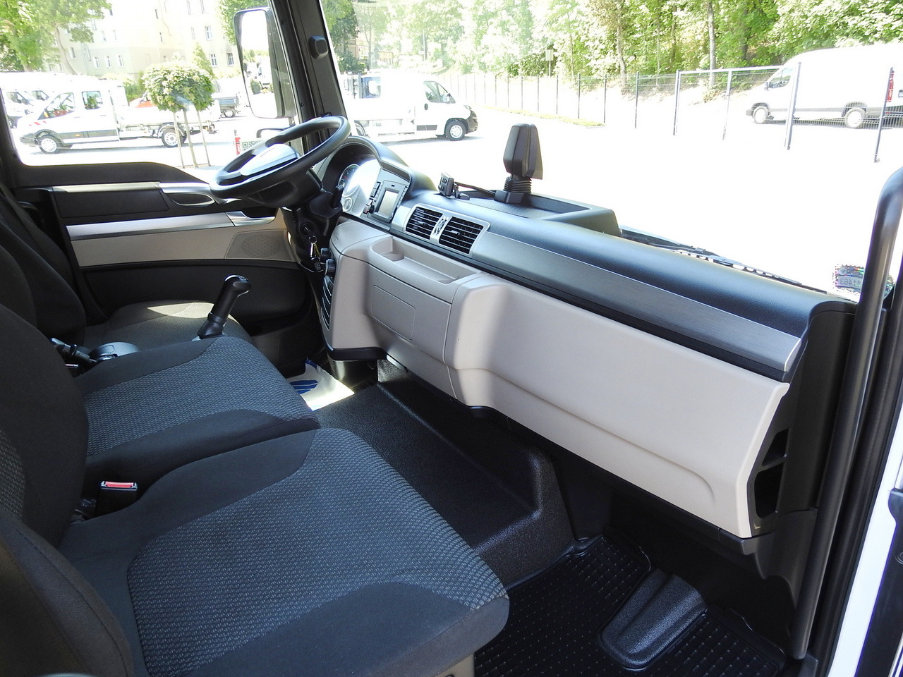 MAN TGL 10.180 REGRIGERATOR BOX -20*C 11 PALLETS POWER SUPPLY 230V AIR CONDITIONING PNEUMATICS TWIN WHEELS 180HP în leasing MAN TGL 10.180 REGRIGERATOR BOX -20*C 11 PALLETS POWER SUPPLY 230V AIR CONDITIONING PNEUMATICS TWIN WHEELS 180HP: Foto 45 MAN TGL 10.180 REGRIGERATOR BOX -20*C 11 PALLETS POWER SUPPLY 230V AIR CONDITIONING PNEUMATICS TWIN WHEELS 180HP în leasing MAN TGL 10.180 REGRIGERATOR BOX -20*C 11 PALLETS POWER SUPPLY 230V AIR CONDITIONING PNEUMATICS TWIN WHEELS 180HP: Foto 45