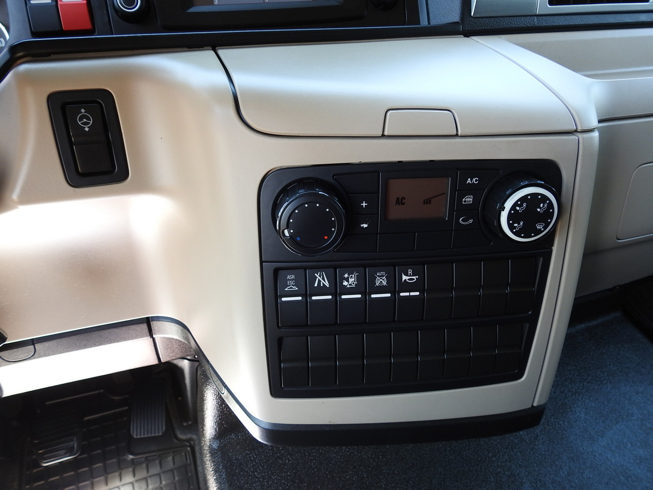 MAN TGL 10.180 REGRIGERATOR BOX -20*C 11 PALLETS POWER SUPPLY 230V AIR CONDITIONING PNEUMATICS TWIN WHEELS 180HP în leasing MAN TGL 10.180 REGRIGERATOR BOX -20*C 11 PALLETS POWER SUPPLY 230V AIR CONDITIONING PNEUMATICS TWIN WHEELS 180HP: Foto 40 MAN TGL 10.180 REGRIGERATOR BOX -20*C 11 PALLETS POWER SUPPLY 230V AIR CONDITIONING PNEUMATICS TWIN WHEELS 180HP în leasing MAN TGL 10.180 REGRIGERATOR BOX -20*C 11 PALLETS POWER SUPPLY 230V AIR CONDITIONING PNEUMATICS TWIN WHEELS 180HP: Foto 40