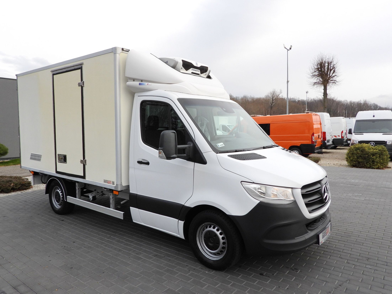 MERCEDES SPRINTER 314 REGRIGERATOR BOX -1*C CRUISE CONTROL NAVIGATION AIR CONDITIONING 140HP - Autoutilitară frigorifica: Foto 4 MERCEDES SPRINTER 314 REGRIGERATOR BOX -1*C CRUISE CONTROL NAVIGATION AIR CONDITIONING 140HP - Autoutilitară frigorifica: Foto 4