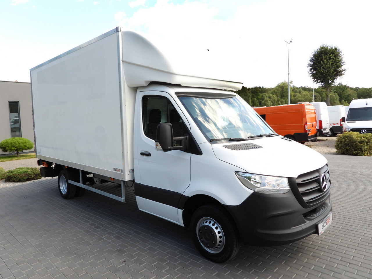 MERCEDES SPRINTER 514 BOX LIFT 8 PALLETS CRUISE CONTROL TWIN WHEELS AIR CONDITIONING 140HP - Autoutilitară box: Foto 4 MERCEDES SPRINTER 514 BOX LIFT 8 PALLETS CRUISE CONTROL TWIN WHEELS AIR CONDITIONING 140HP - Autoutilitară box: Foto 4